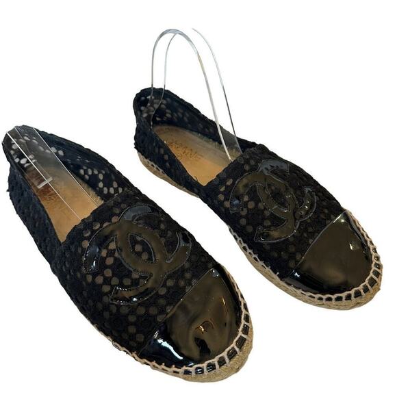 100% Authentic Chanel Black Lace Vacation CC Logo Slip on Espadrilles Size 8.5 - Picture 2 of 8
